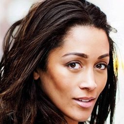 Nikeva Stapleton 飾演 Cute Girl