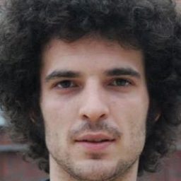 朱利安特洛 飾演 Vando