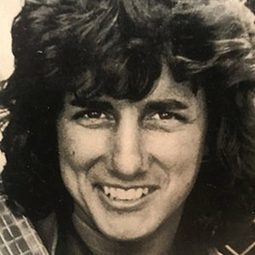 Dennis Madalone 飾演 Self