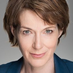 Victoria Wicks 飾演 Librarian