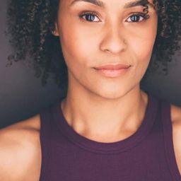 Kris Sidberry - 瘦魔人演員 飾演Librarian