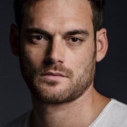 Gal Amitai 飾演 Yiftach