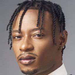 Charlie St. Cyr 飾演 Yacht Party Guest