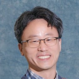 Lee Hyuk-rae 飾演 Self