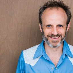 David Lee Hess 飾演 Love