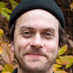 Arthur Berning 飾演 Finn