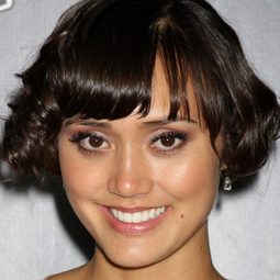 迪亞·弗蘭普頓 - 扭曲人演員 飾演Mia Johanssen