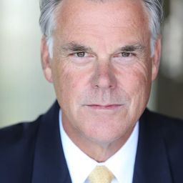 Martin Kildare - Palm Springs：戀愛假期無限LOOP演員 飾演Ted the Bartender