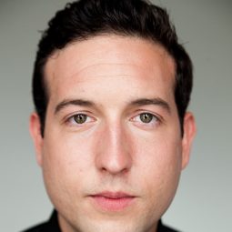 克里斯·馬奎特 - 保持關注：大理石黃蜂的故事演員 飾演Milo Burns