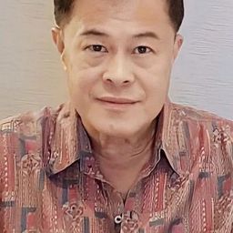 Surapol Poonpiriya 飾演 Sophon