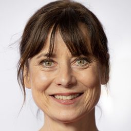 Inka Friedrich 飾演 Marion