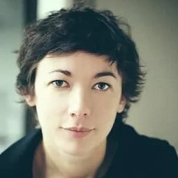 Marion Lecrivain 飾演 Dorothée