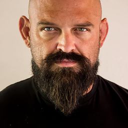 泰特·弗萊徹 飾演 D-Punch