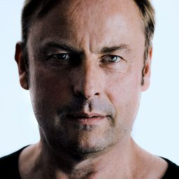 Eckhard Preuß 飾演 Stefan