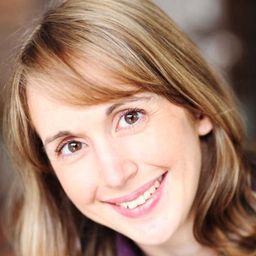 Anne-Sophie Bozon 飾演 Nurse F. Simard