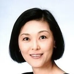 秋谷 真理 飾演 Matsuno Ichimatsu / Matsuno Matsuyo (voice)