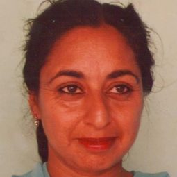 納夫寧德拉·貝爾 飾演 Lalita "Amma" Mohan
