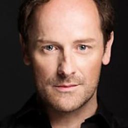 Ronan Leahy 飾演 Tim