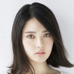 北香那 飾演 Komiya