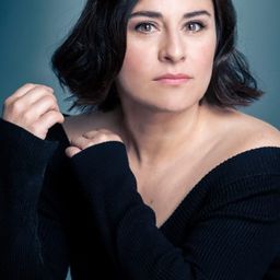 音瑪·圭娃斯 飾演 Car Driver