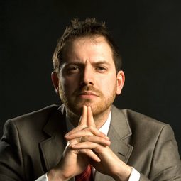 Joe Abercrombie 飾演 Book Publisher
