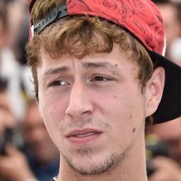 Raymond Coalson - 美國甜心演員 飾演JJ