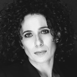 Francesca Antonelli 飾演 Susanna