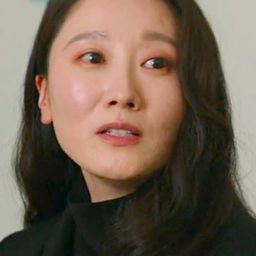 Lee Eun-joo 飾演 Doctor