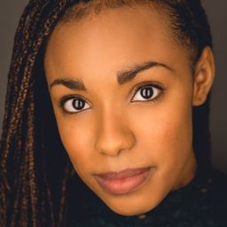 Jasmine Batchelor 飾演 Gwen Canedy