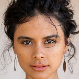 Sophia Esperanza 飾演 Tanya