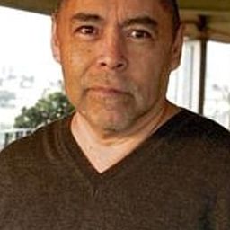 Guillermo Ríos 飾演 Patino