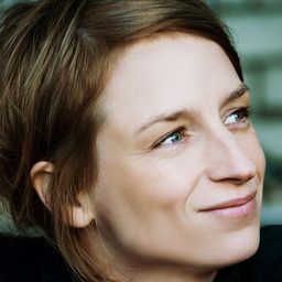 Fanny Staffa - 談談天氣演員 飾演Julia