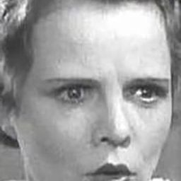 Madeleine Suffel - 浴室情殺案演員 飾演Counter Clerk