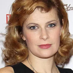 Agnieszka Warchulska 飾演 Bank Manager