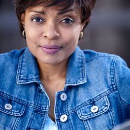 瑪莉亞·豪威爾 飾演 Nina