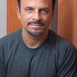 馬可斯·布雷達 飾演 Oscar