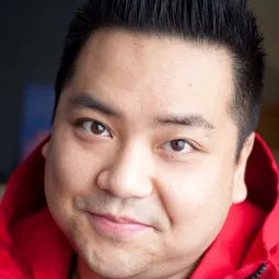 Andrew Phung 飾演 Luigi