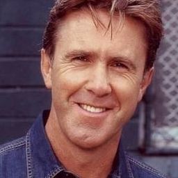 葛林·羅賓斯 飾演 Kel Knight