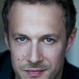 Bruno Hausler - 隻手探險演員 飾演The Motorist / Garbage Collector (voice)