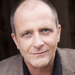 James Nardini 飾演 Ken