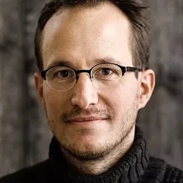 尤侯·庫斯曼寧 - 情留六號車廂導演