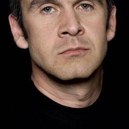 Radu Bânzaru 飾演 Vanzator