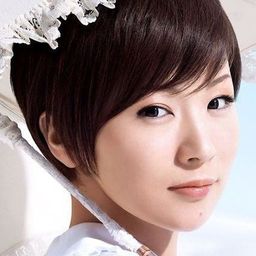 椎名 裕美子 飾演 Woman