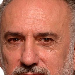 Julio Vélez 飾演 López