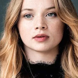 露娜·韋德勒 飾演 Maxi Baier