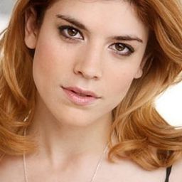 Robin Sydney 飾演 Kendra