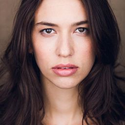 Sarah Coffey 飾演 Eva Shapiro