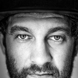 瑞南·奧斯特克 - 國家地理探險家：天涯火湖導演