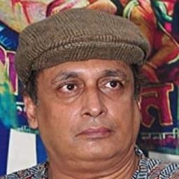 皮亞希·米希拉 飾演 Guruji