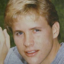 Paul Scherrer 飾演 